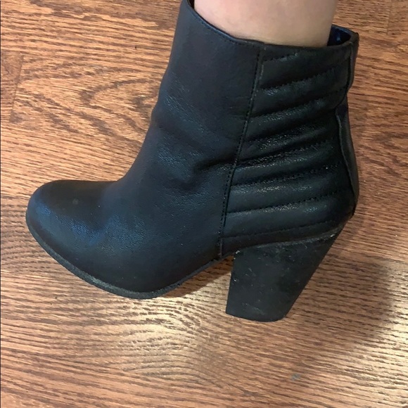 Vince Camuto Heeled Booties - Picture 5 of 7
